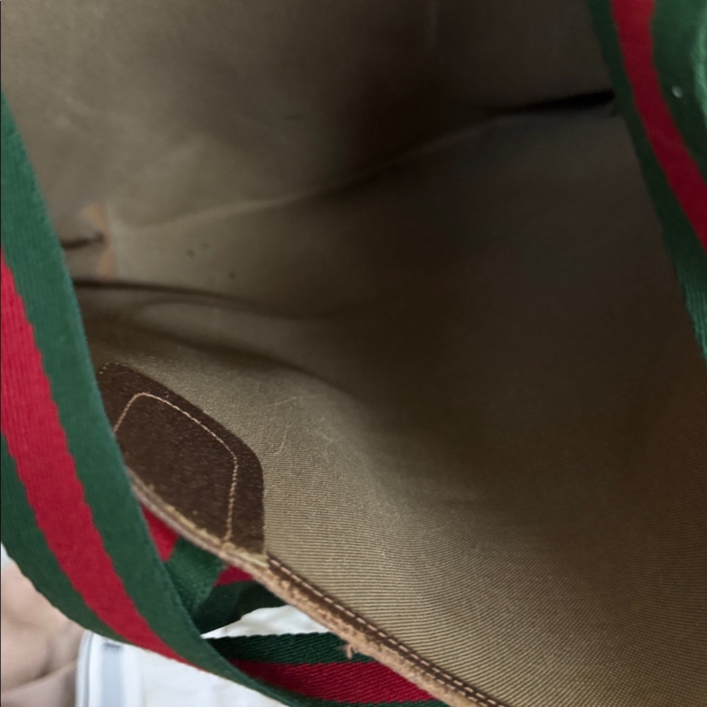 Gucci Beige Monogram Tote with Green and Red Straps - Picture 9 of 9